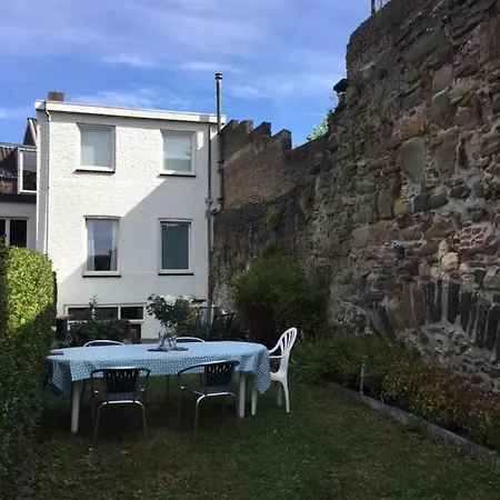 Bed and Breakfast De Stadswal Μάαστριχτ